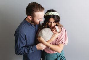 parent photos with newborn